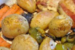 Kyllingefad med bacon og kartofler – nem ovnret med grønt