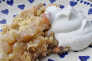 Rabarber crumble med havregryn - nem opskrift