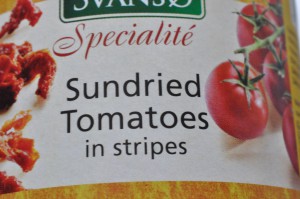 Ovnbagte kartofler med soltørrede tomater og rødløg 