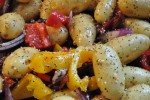 Kartofler i ovn med soltørret tomat og rødløg