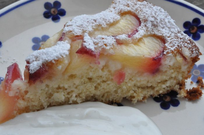 Lækker smørbagt frugttærte med nektariner