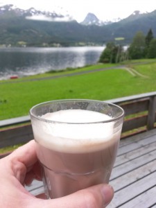 Grovboller med stenmalet mel & varm kakao 