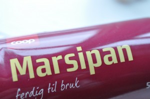 DSC_6349 • nogetiovnenstaging.com Bagt marcipan - nemme marcipanchips
