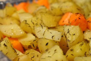 Grillede kartofler & gulerødder i foliebakke