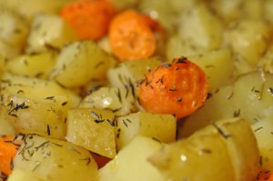 Grillede kartofler & gulerødder i foliebakke