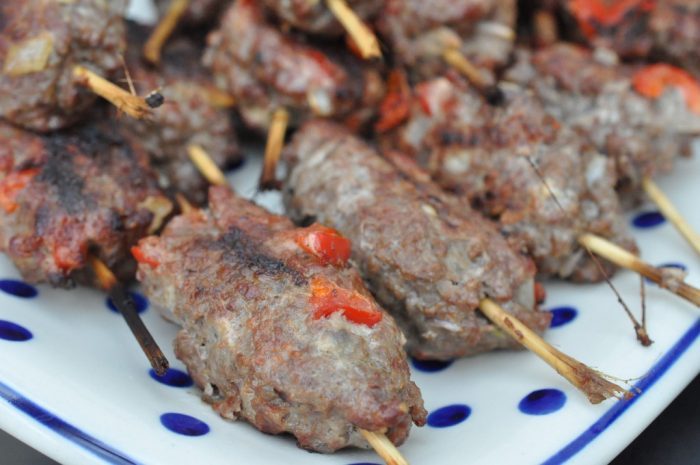 Grillspyd med hakket oksekød på grill el. ovn