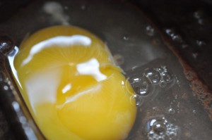 Verdens bedste chokoladekage i bradepande - opskrift