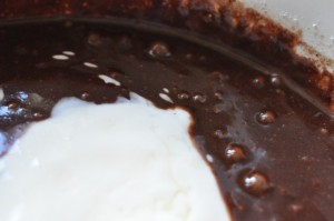 Verdens bedste chokoladekage i bradepande - opskrift