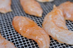 Marineret kyllingefilet og søde majs på grillen