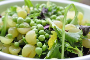 Rucolasalat med vindruer og ærter - nem opskrift
