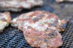 DSC_6897 • nogetiovnenstaging.com Koteletter på grill med tilbehør - lækkert grillmad