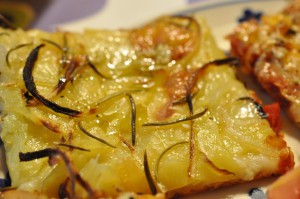 DSC_7023 • nogetiovnen.dk Kartoffelpizza med mozzarella, løg & rosmarin