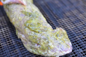 Sennepsgrillet svinemørbrad og grillede timiankartofler