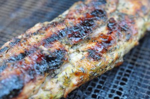 Sennepsmarineret svinemørbrad på grill 