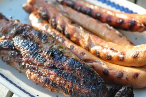 Sennepsgrillet svinemørbrad og grillede timiankartofler