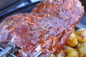 Nakkefilet på grill rotisserie - grillet nakkesteg