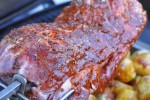 Nakkefilet på grill rotisserie - grillet nakkesteg