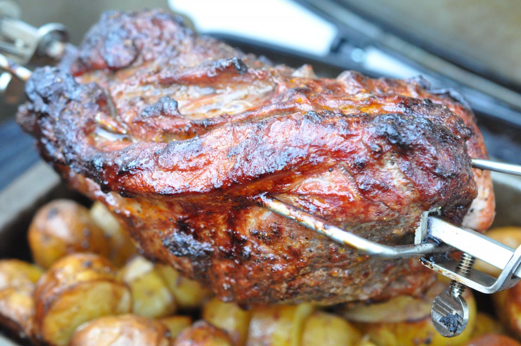 Nakkefilet på grill rotisserie – grillet nakkesteg