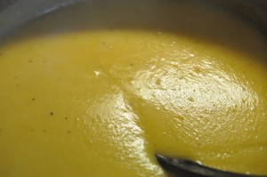 Kartoffel gulerodssuppe med bacon – nem suppe