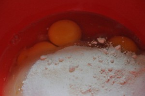 Hurtig æbletærte med marcipan og kanel