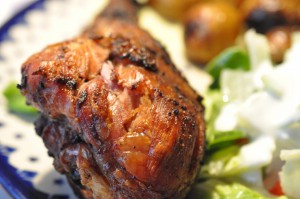 Kalkunlår på grill - opskrift på grillet kalkun