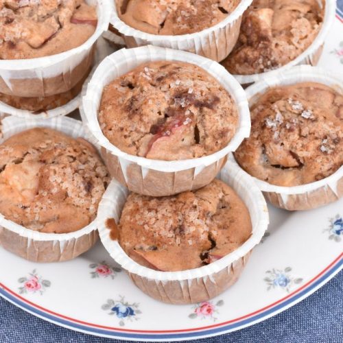 Nemme æblemuffins med olie, kardemomme og kanel