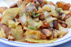 Karrykål med pølser - nem sund billig opskrift