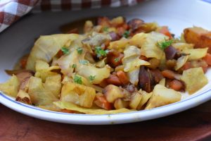 Karrykål med pølser - nem sund billig opskrift