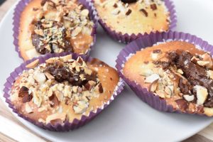 DSC_3149 • nogetiovnenstaging.com Nutella muffins med Nutella og nødder - nem opskrift