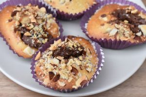 DSC_3150 • nogetiovnenstaging.com Nutella muffins med Nutella og nødder - nem opskrift