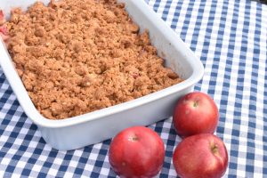 Crumblekage med æbler - æblecrumble kage