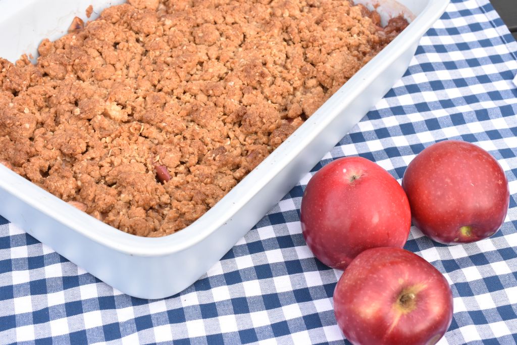 Crumblekage med æbler - æblecrumble kage