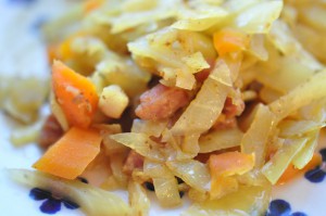 Karrykål - hvidkål med karry & bacon opskrift