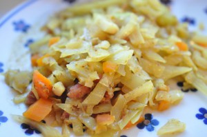 Karrykål - hvidkål med karry & bacon opskrift