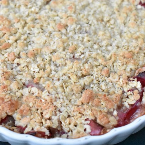 Æblecrumble med kardemomme og kanel