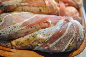 Kalkunlår i ovn med bacon - stegeso opskrift