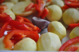 Kartofler med rødløg og peberfrugt, tilbehør til cuvettesteg