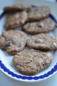 Lakrids cookies med chokolade & hasselnødder