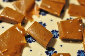 DSC_9420 • nogetiovnen.dk Karameller med kondenseret mælk - opskrift