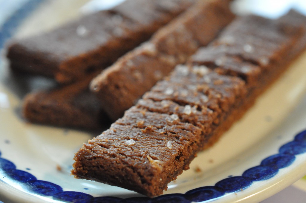 Lækre sprøde chokoladesnitter med perlesukker