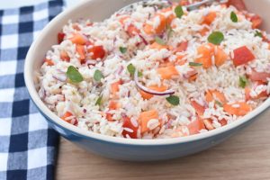 Salat med ris og grøntsager - nem opskrift på rissalat