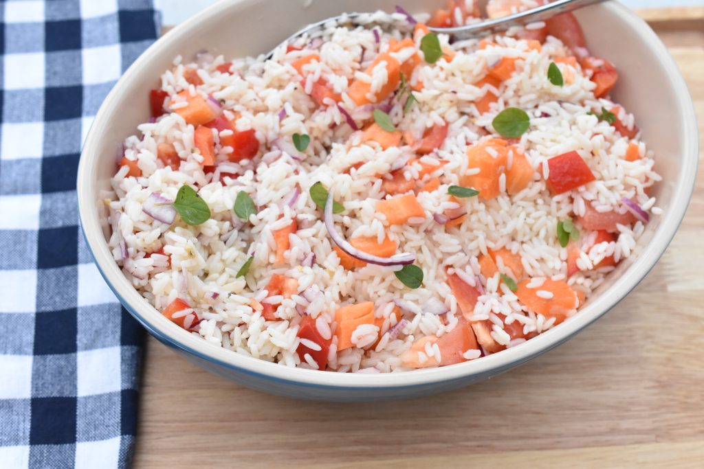 Salat med ris og grøntsager - nem opskrift på rissalat