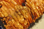 Flæskesteg med timiankartofler og hvid dressing
