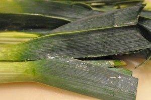 Mørbrad i fad med porre, bacon og flødeost