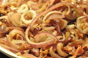 Tærte med rødløg og bacon - grov tærtedej
