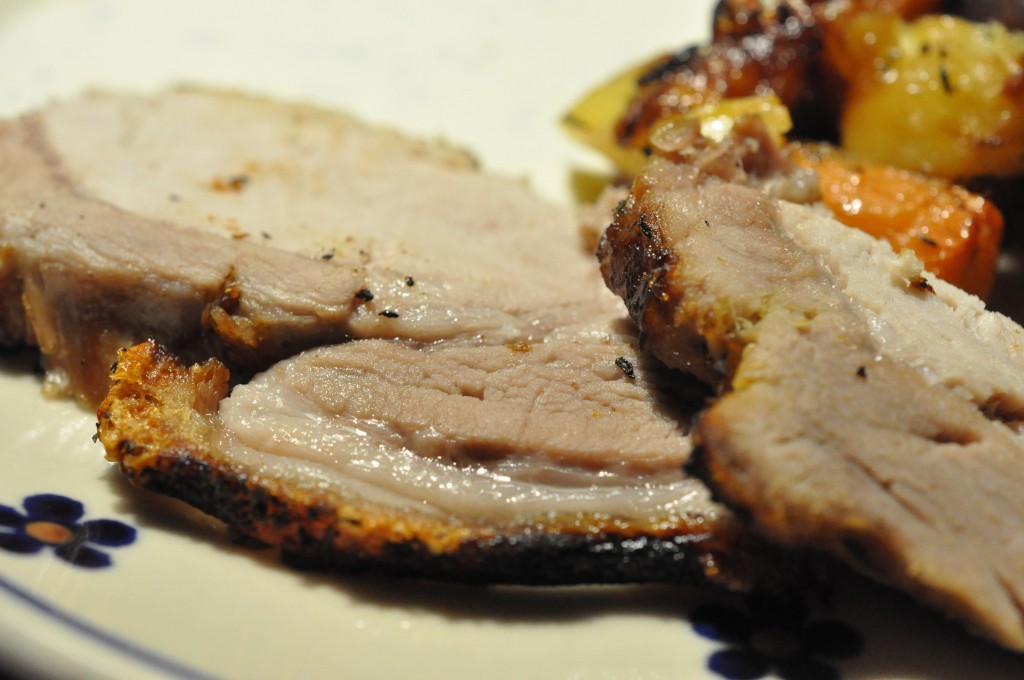 Flæskesteg med timian og sprødstegte timiankartofler