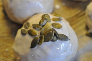 Groft brød & boller med speltmel - opskrift