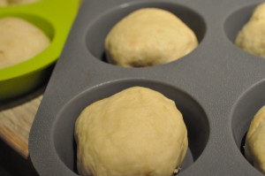 Fastelavnsboller med marcipan og nougat  - i siliconeform