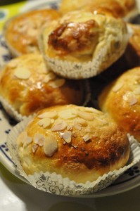 Fastelavnsboller med marcipan og nougat