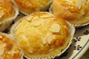 Fastelavnsboller med marcipan og nougat